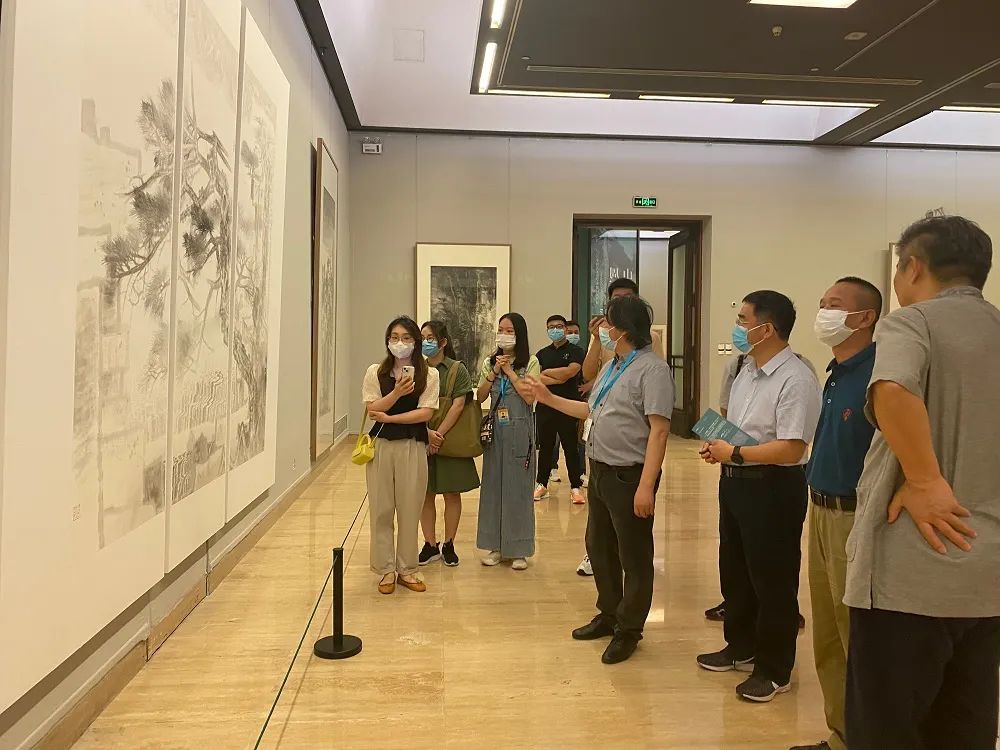 中国美术馆学术邀请系列展：“兴会烟霞-周石峰山水画展”在中国美术馆开幕